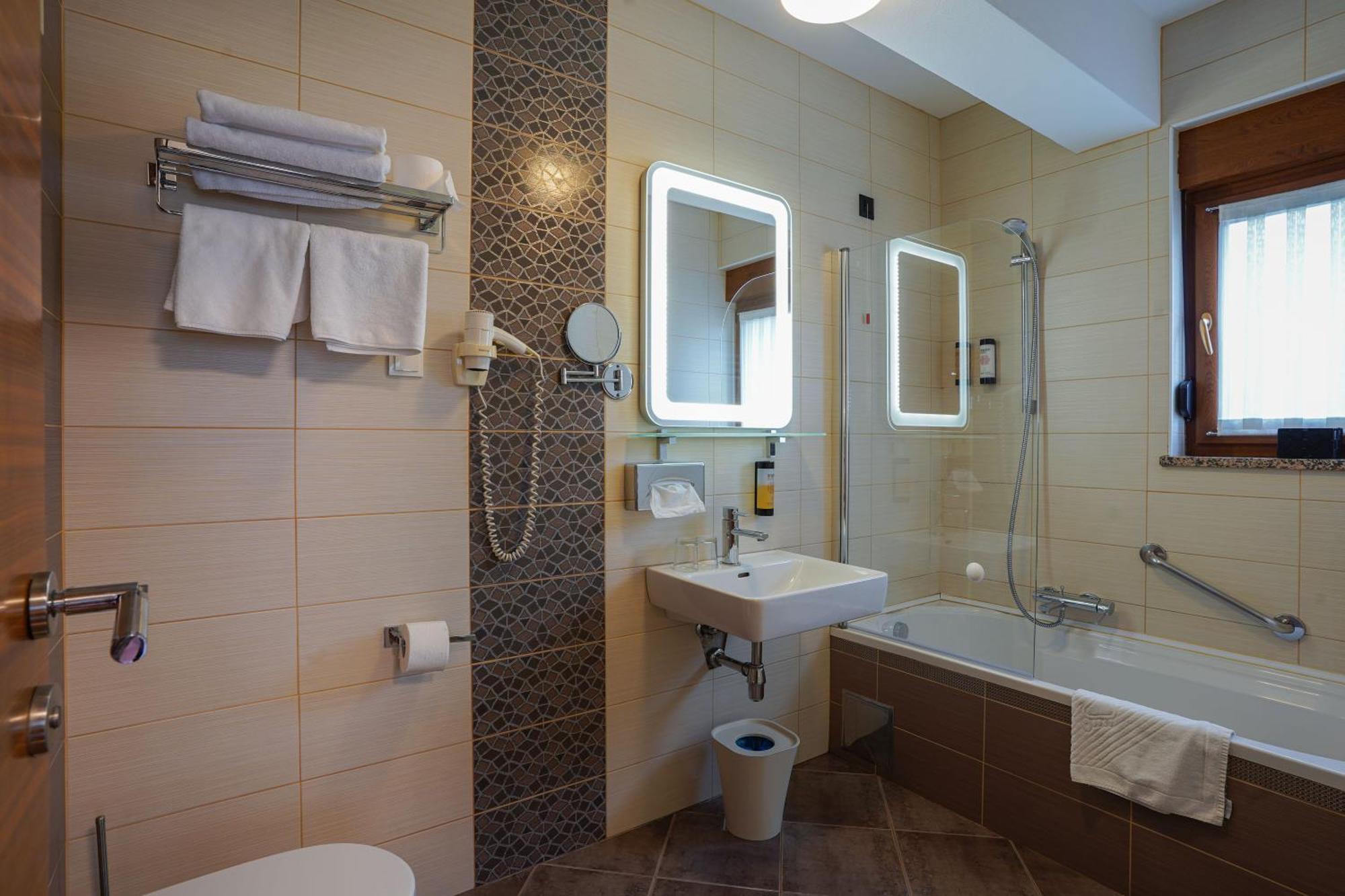 Hotel Degenija Seliste Dreznicko Dış mekan fotoğraf