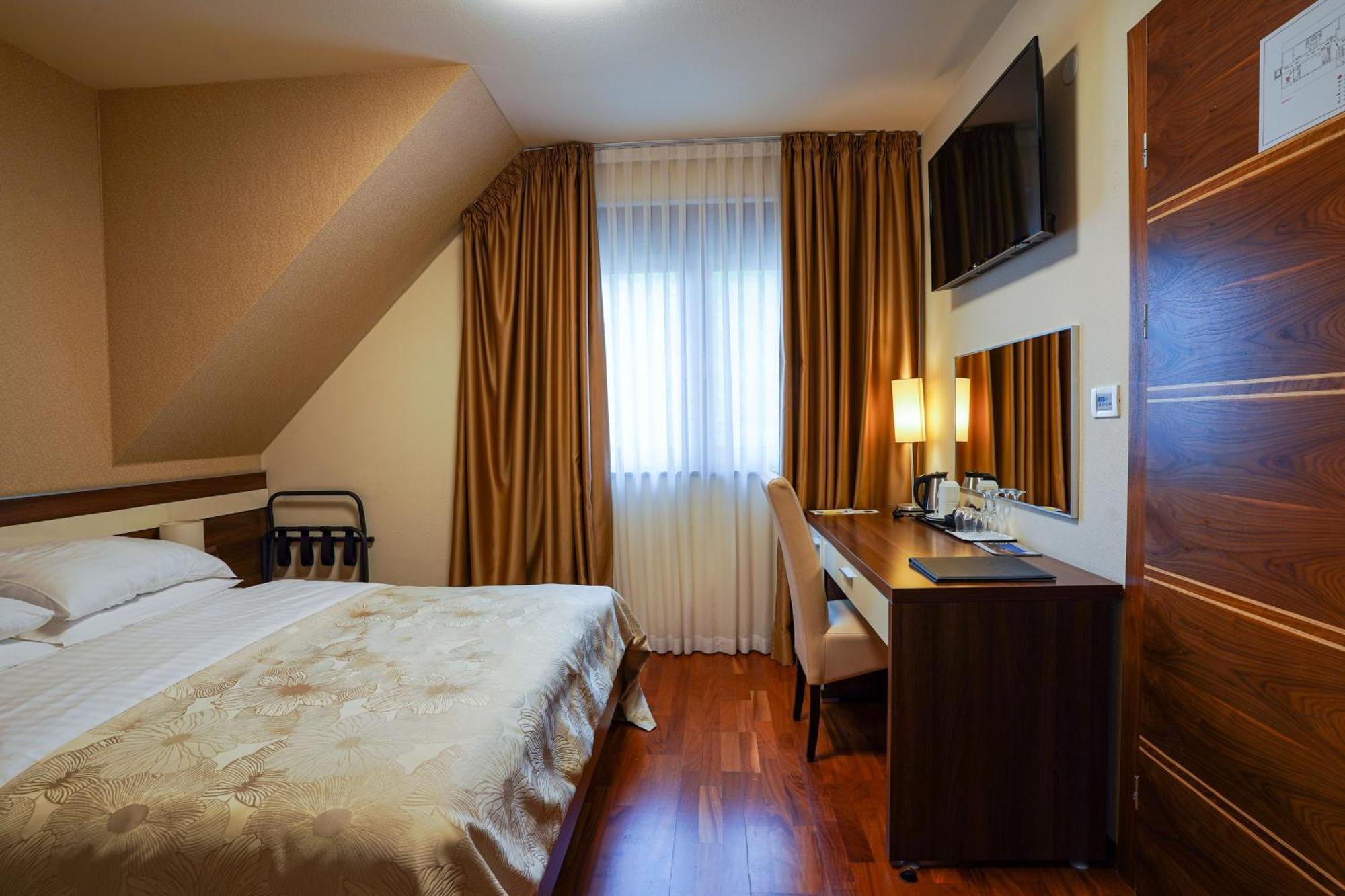 Hotel Degenija Seliste Dreznicko Dış mekan fotoğraf