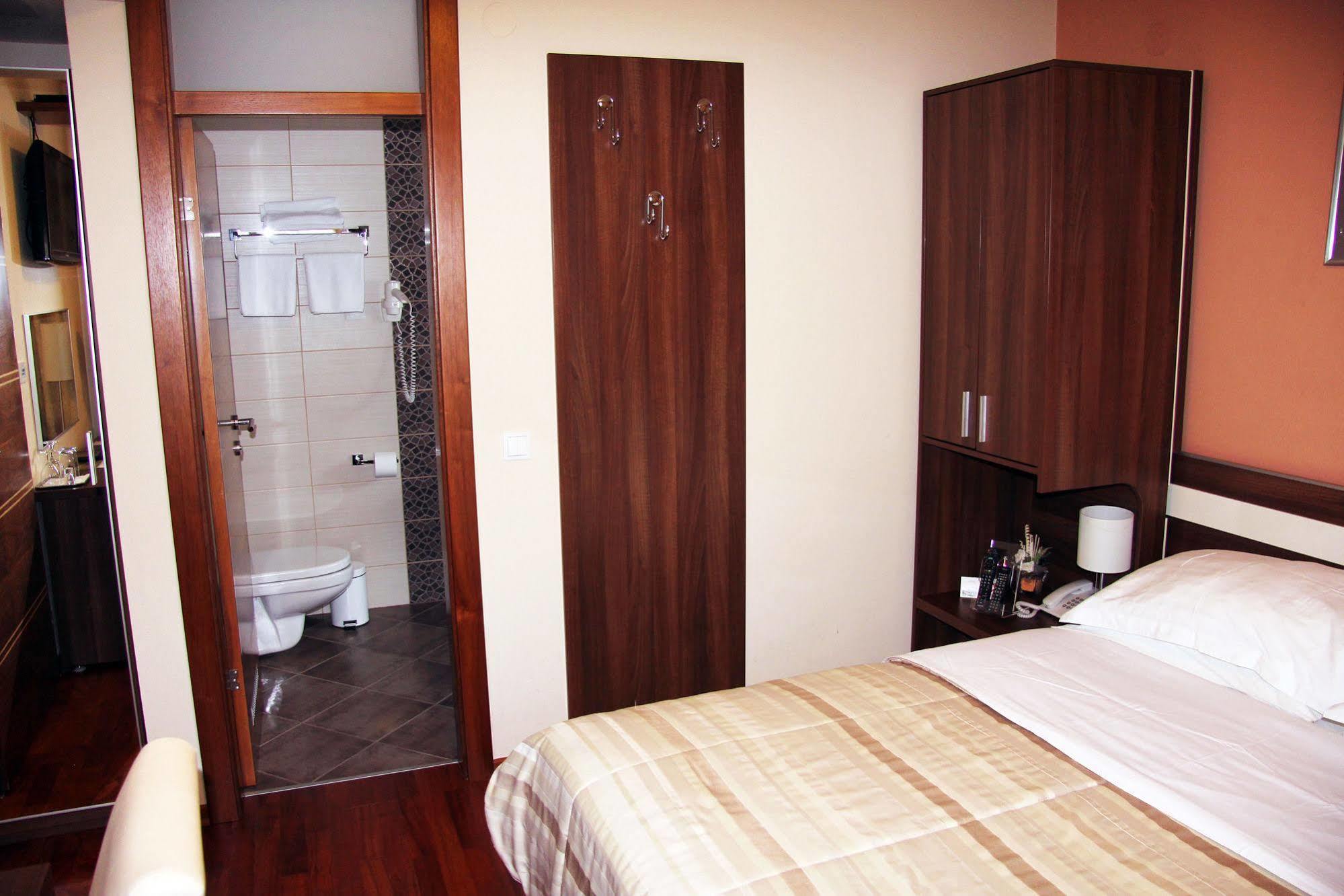 Hotel Degenija Seliste Dreznicko Dış mekan fotoğraf